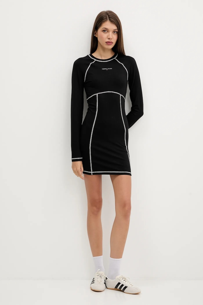 Šaty Tommy Jeans DW0DW21465 čierna AW25