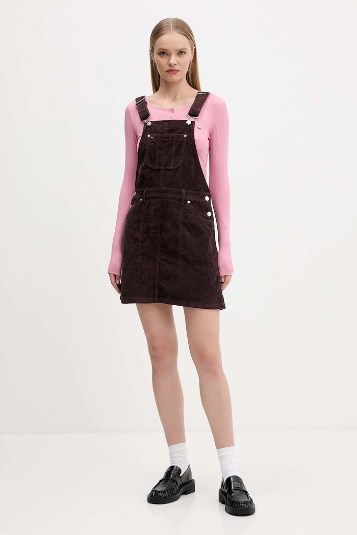 Tommy Jeans sukienka sztruksowa DW0DW21494 brązowy AW25