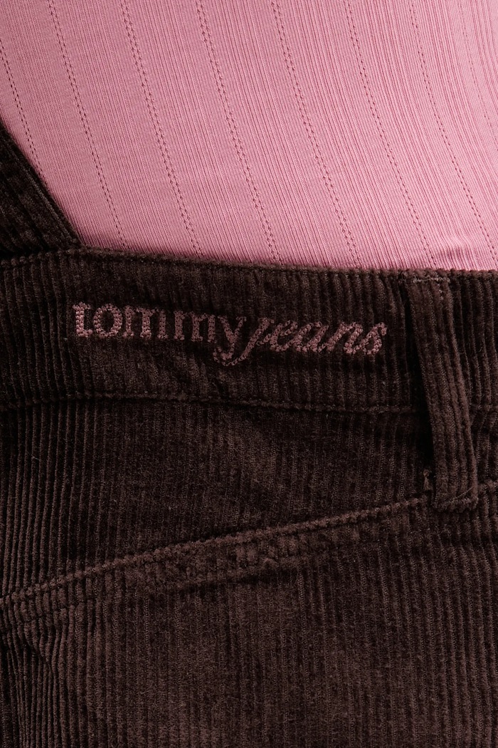 Tommy Jeans sukienka sztruksowa DW0DW21494 brązowy