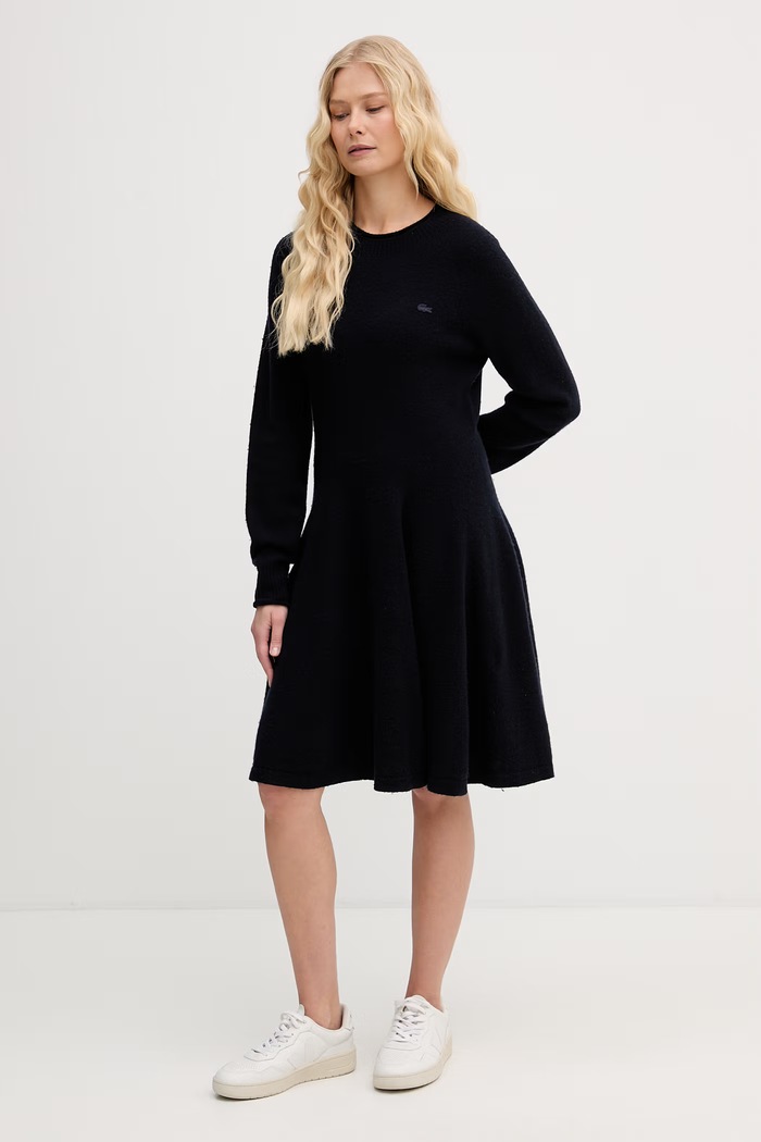 Vlnené šaty Lacoste EF4161 tmavomodrá SS26