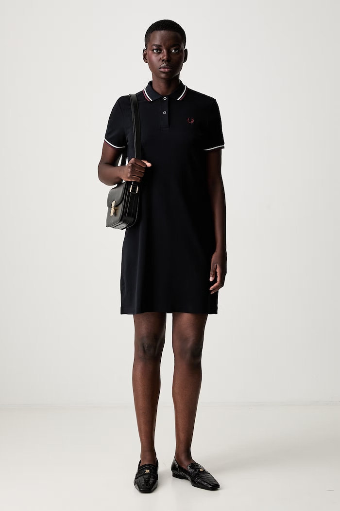 Fred Perry vestito liscio in cotone con elastan D3600 blu navy SS26