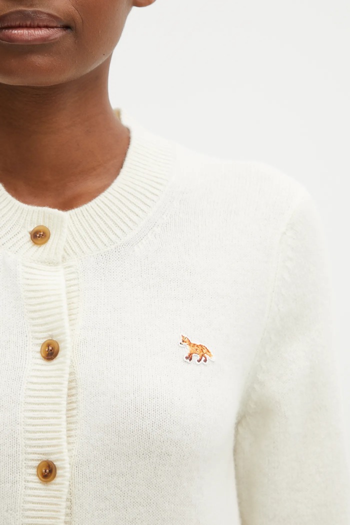 Baby Fox Lambswool Fitted кардиган из шерсти для женщин Maison Kitsuné PW00506KT1006 бежевый
