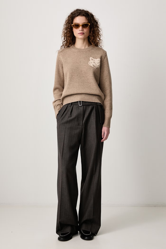 Maison Kitsuné Fox Head Intarsia Merino пуловер от вълна дамски NW00808KM0329 бежов AW25