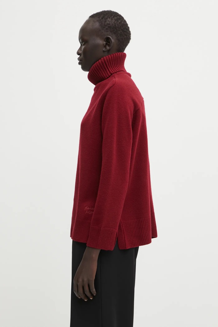 Maison Kitsuné Шерстяной свитер Maison Kitsuné Merino Wool Comfort Turtleneck PW00813KT1171 бордо AW25