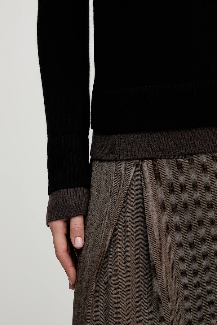 Sisley sweter z dodatkiem wełny czarny 122WL202B