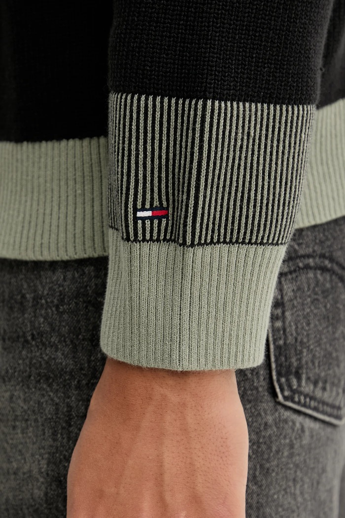 Bavlnený sveter Tommy Jeans DM0DM22110 zelená