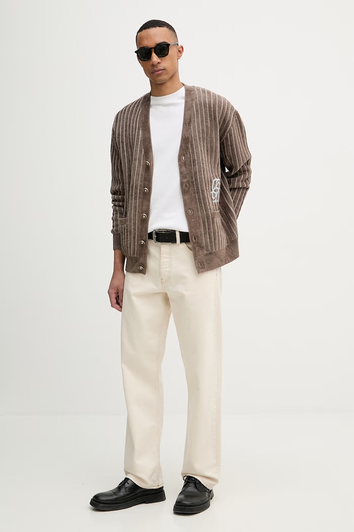 Drôle de Monsieur kardigán pánsky s prímesou vlny Le Cardigan Monogramme I.CA159.VI024 hnedá AW25