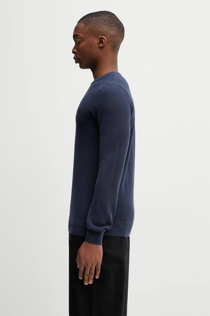 Bombažen pulover Fred Perry K1309 mornarsko modra SS26