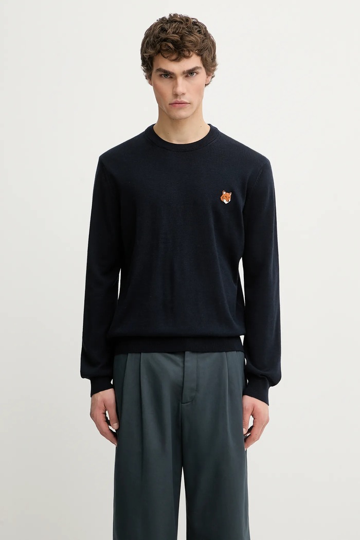Vlnený sveter Maison Kitsuné Fox Head Merino Regular nášivka tmavomodrá PM00801KT1181