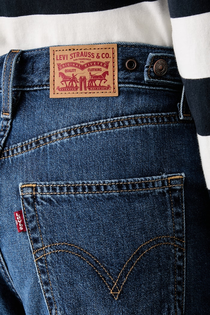 Levi's szorty damskie jeansowe CINCH MID-THIGH niebieski 003KI