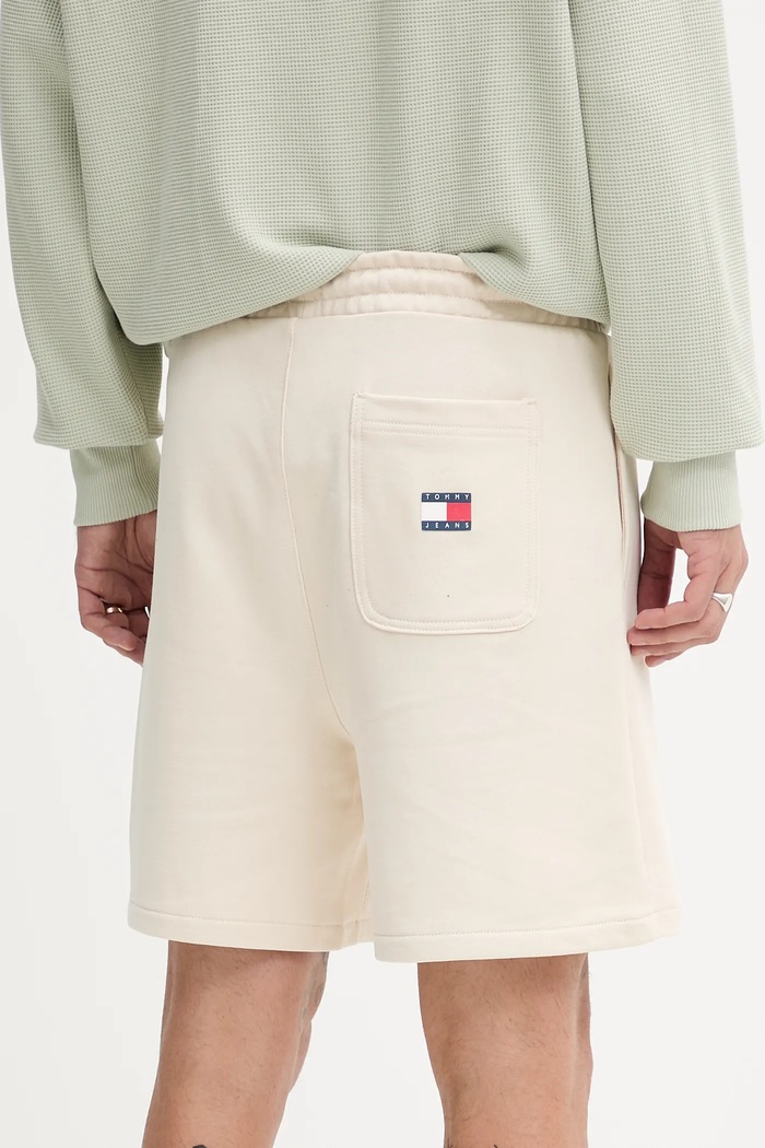 Дрехи Памучен къс панталон Tommy Jeans DM0DM21781 бежов