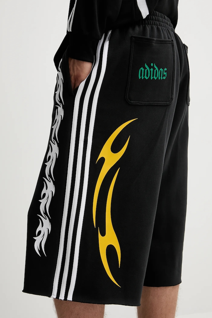 Шорти adidas Originals Spiders Oversized Inch Sweat Shorts чорний JW0205