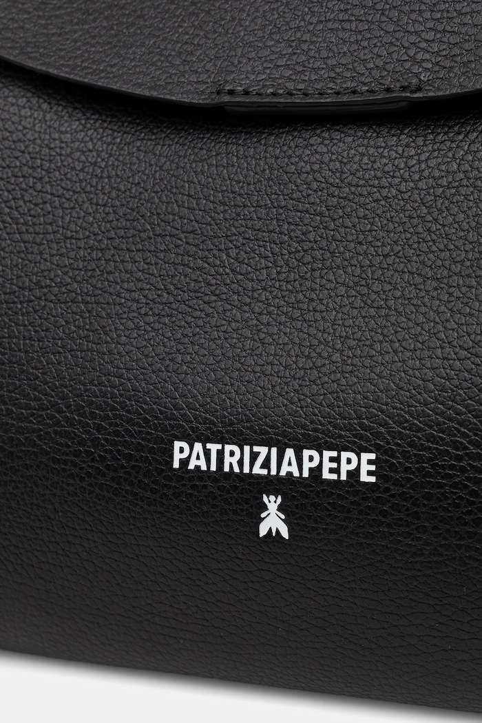 Δερμάτινη τσάντα Patrizia Pepe 8B0256.L148 μαύρο