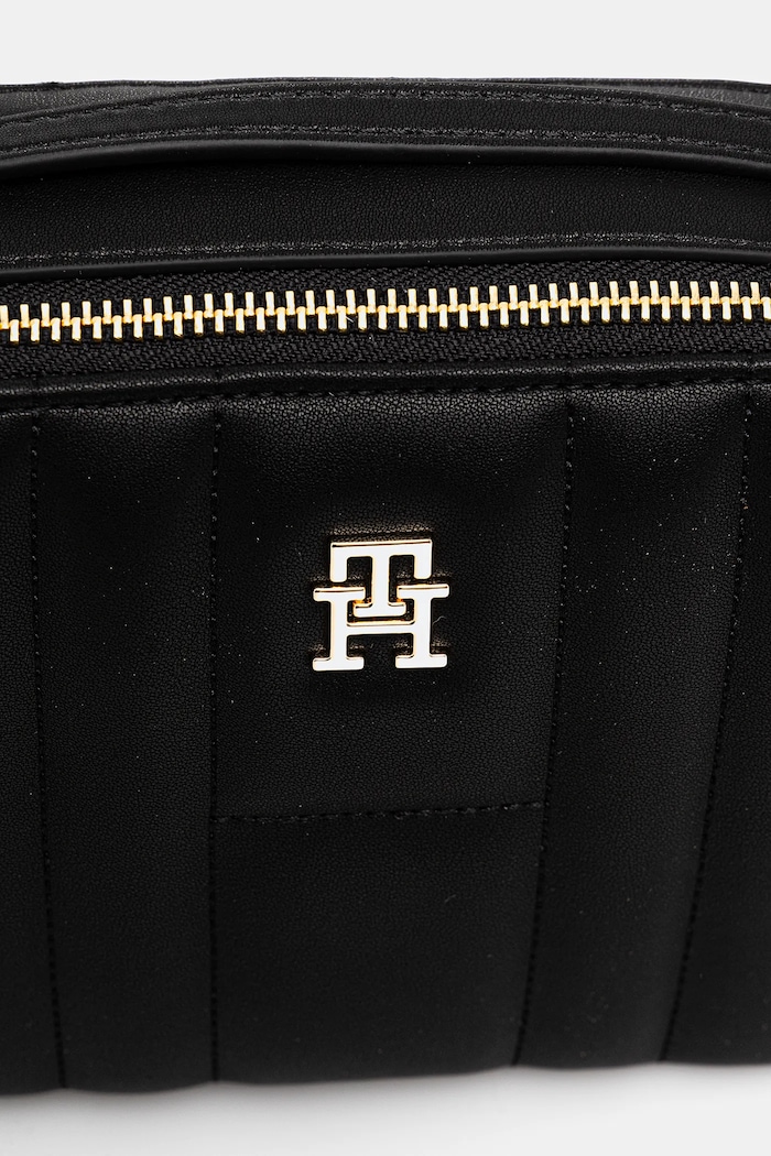 Чанта Tommy Hilfiger черен AW0AW17453