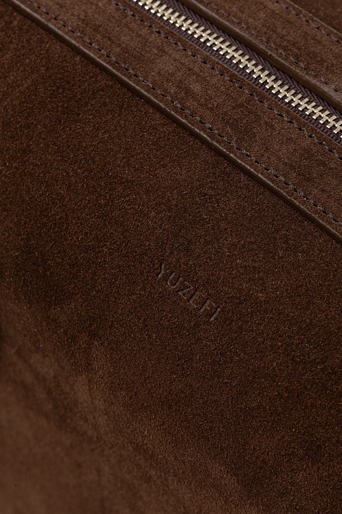 Замшевая сумочка Yuzefi BRIOCHE DUFFLE коричневый YUZPF25.HB.BD.S004