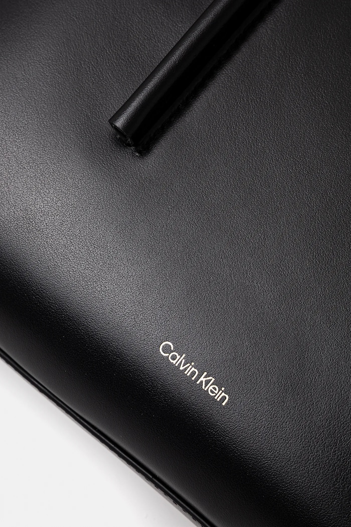 Kožená kabelka Calvin Klein čierna LV04F3034G