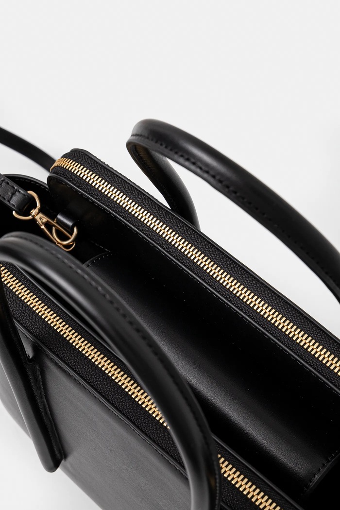Kožená kabelka Calvin Klein LV04F3034G čierna