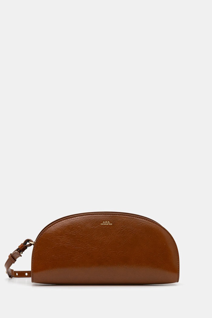 Δερμάτινη τσάντα A.P.C. sac demi-lune shoulder λείο δέρμα καφέ PXCCK.F61997