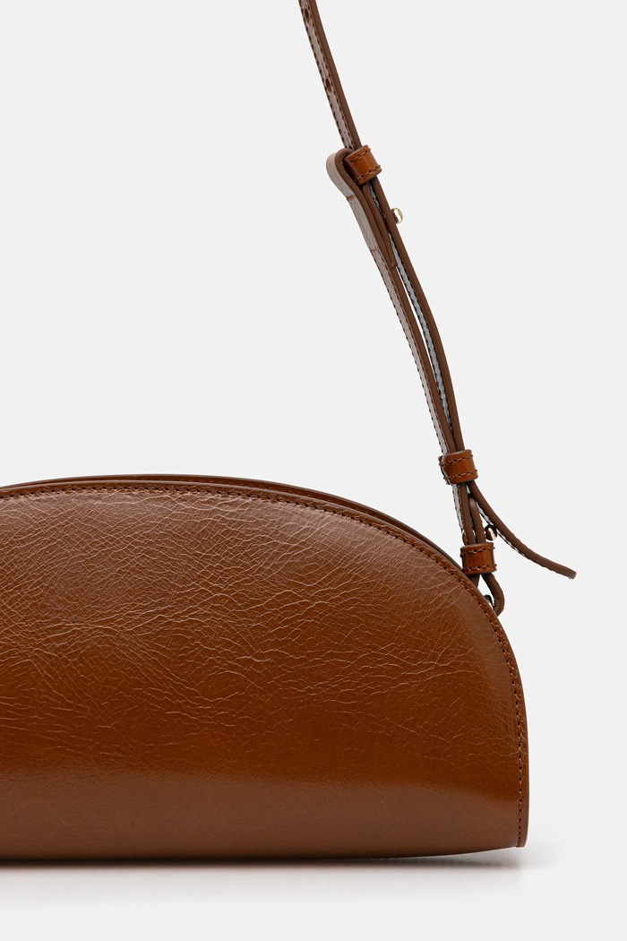 Αξεσουάρ Δερμάτινη τσάντα A.P.C. sac demi-lune shoulder PXCCK.F61997 καφέ