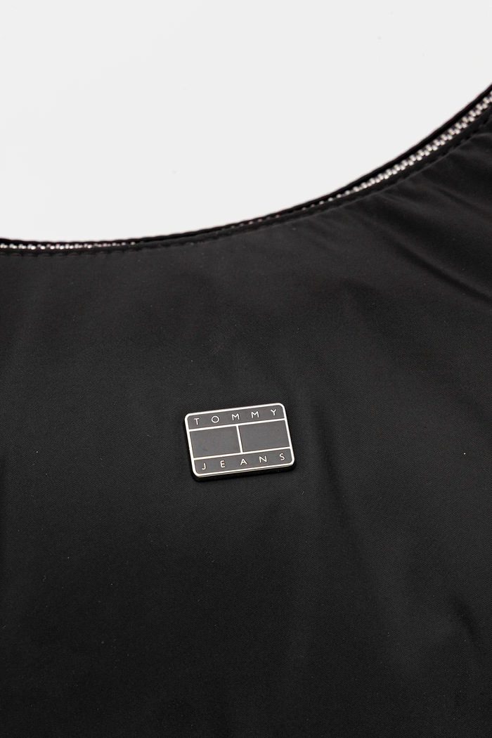 Kabelka Tommy Jeans černá AW0AW17887