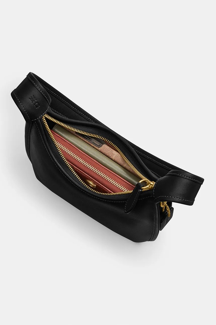 Coach torebka skórzana Curve Zip Bag czarny CAF11