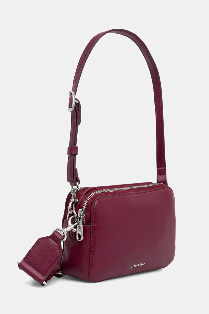 Calvin Klein crossbody kabelka dámská z imitace kůže LV04F3165G burgundské SS26