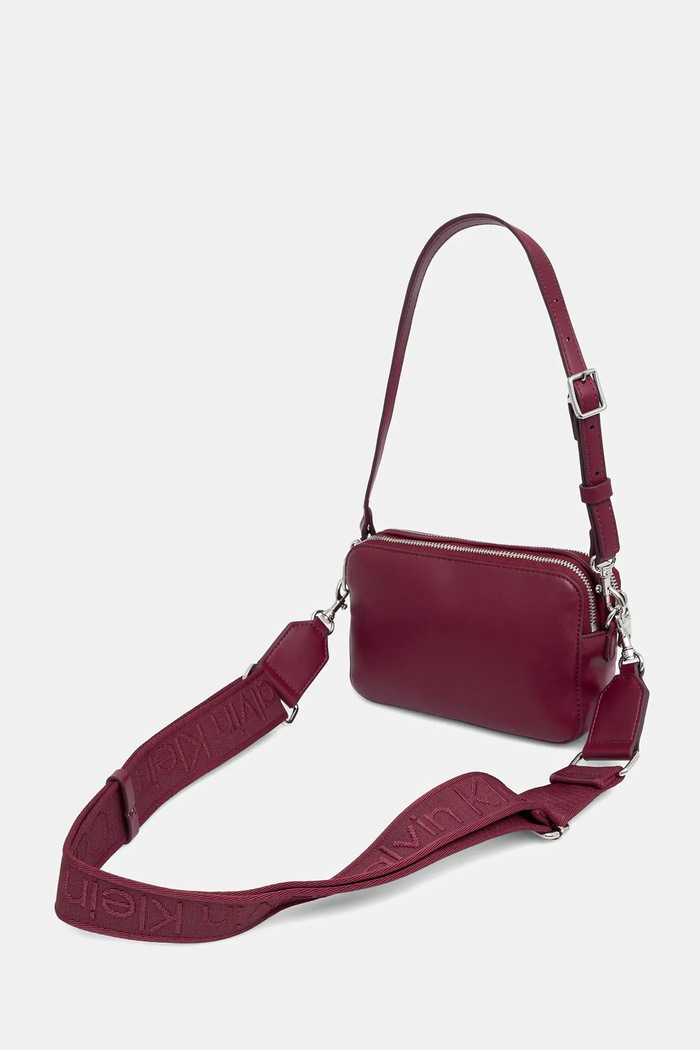 Doplňky Calvin Klein crossbody kabelka dámská z imitace kůže LV04F3165G burgundské