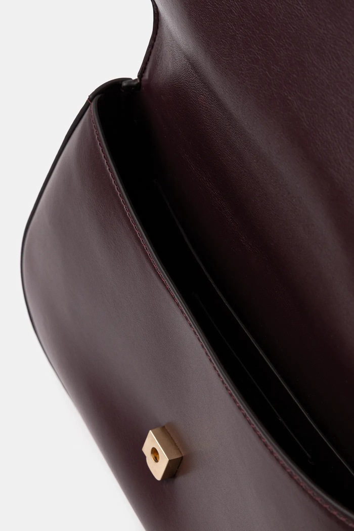 Calvin Klein crossbody kabelka dámská z imitace kůže LV04F3171G burgundské