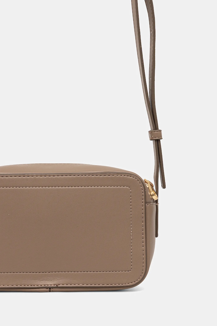 Doplňky Calvin Klein crossbody kabelka dámská z imitace kůže LV04F3220G béžová