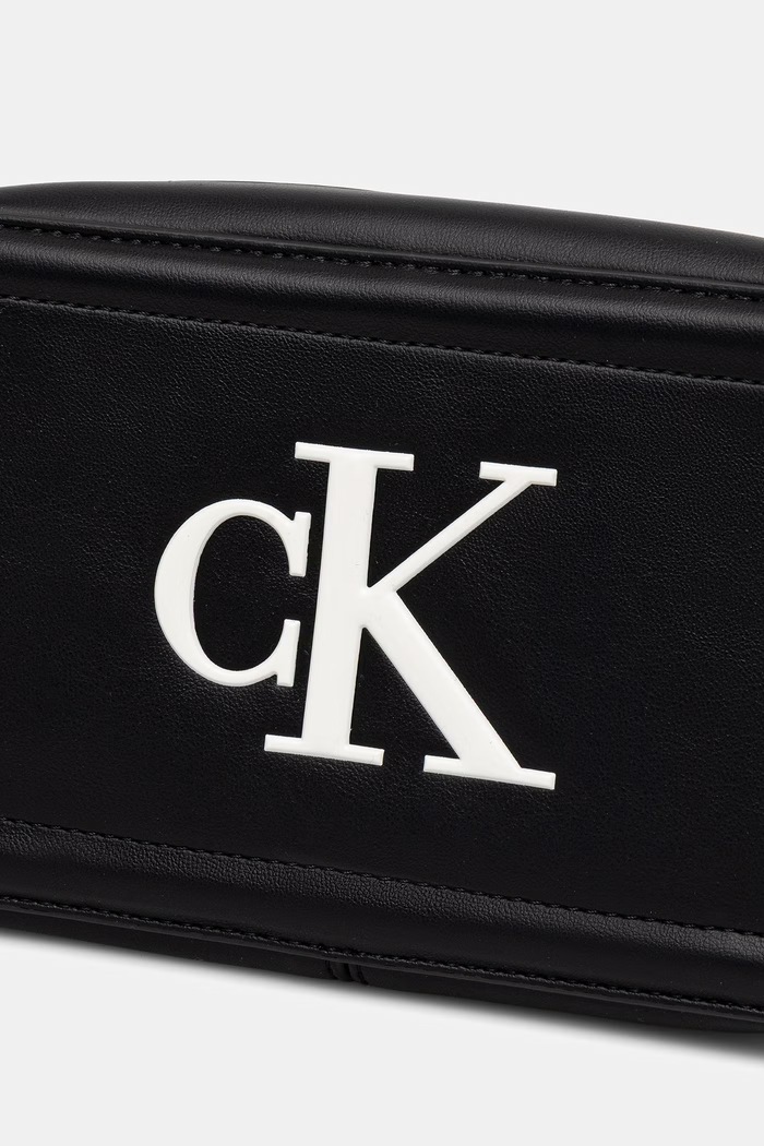 Calvin Klein crossbody torbica ženska iz umetnega usnja črna LV04F3220G
