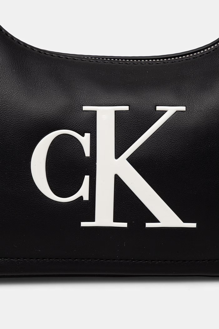 Calvin Klein kabelka typu baguette dámska z imitácie kože čierna LV04F3230G