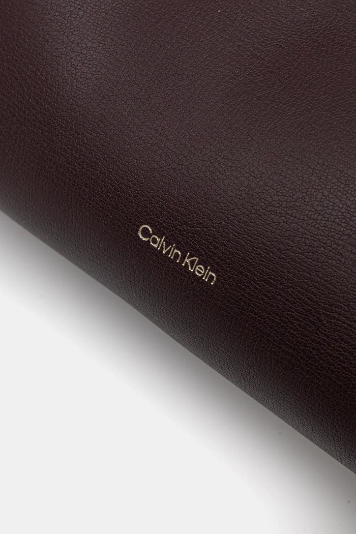 Calvin Klein μικρή τσάντα γυναικεία από απομίμηση δέρματος μωβ LV04F3272G