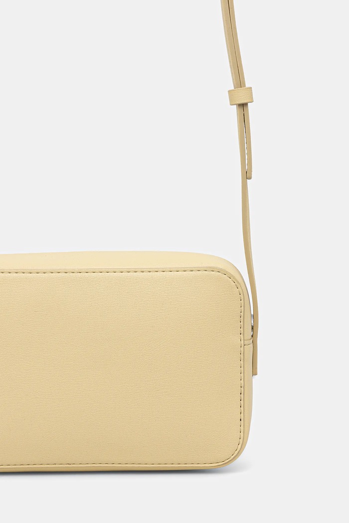 Dodatki Calvin Klein crossbody torbica ženska iz umetnega usnja LV04F3276G rumena