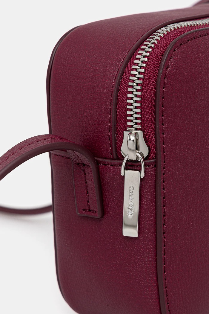 Calvin Klein crossbody kabelka dámská z imitace kůže burgundské LV04F3276G