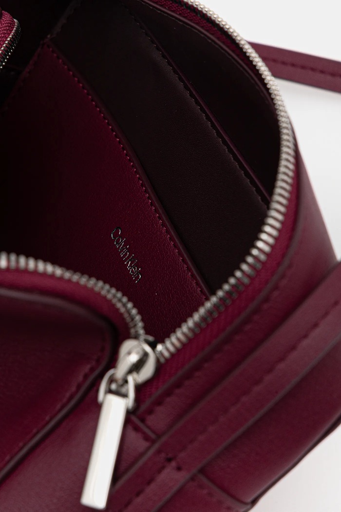 Calvin Klein crossbody kabelka dámská z imitace kůže LV04F3276G burgundské