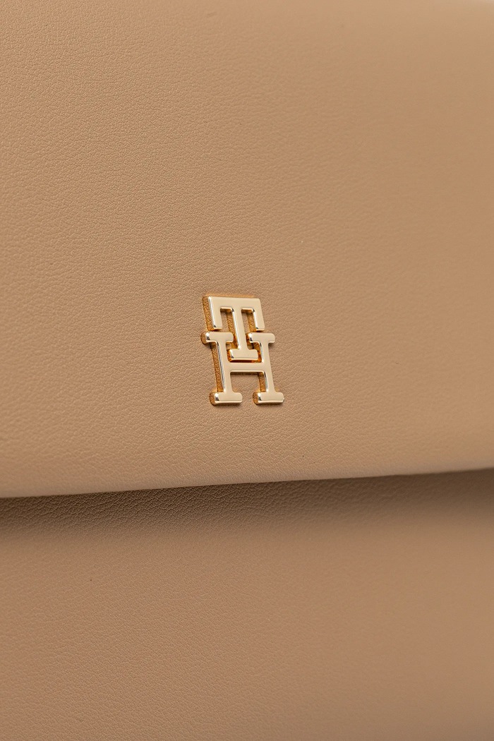 Чанта Tommy Hilfiger кафяв AW0AW17695