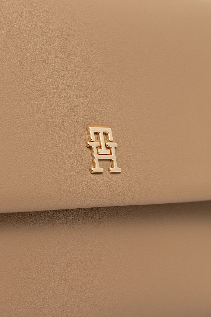 Чанта Tommy Hilfiger кафяв AW0AW17695