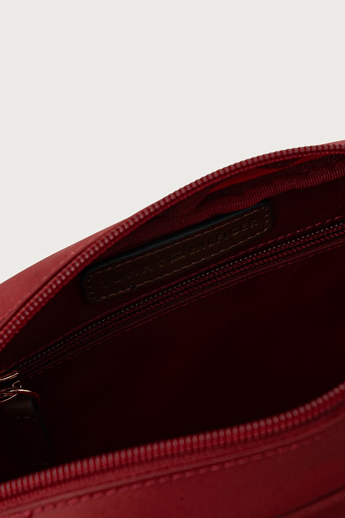 Tommy Hilfiger listonoszka damska AW0AW17704 bordowy