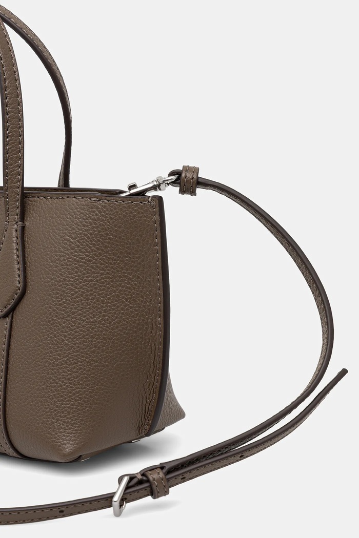 Αξεσουάρ Δερμάτινη τσάντα Tory Burch Perry Mini Tote 175548.250 καφέ