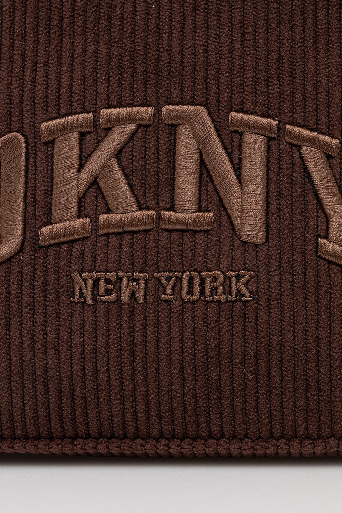 Κοτλέ τσάντα Dkny HADLEE καφέ R53ADM56