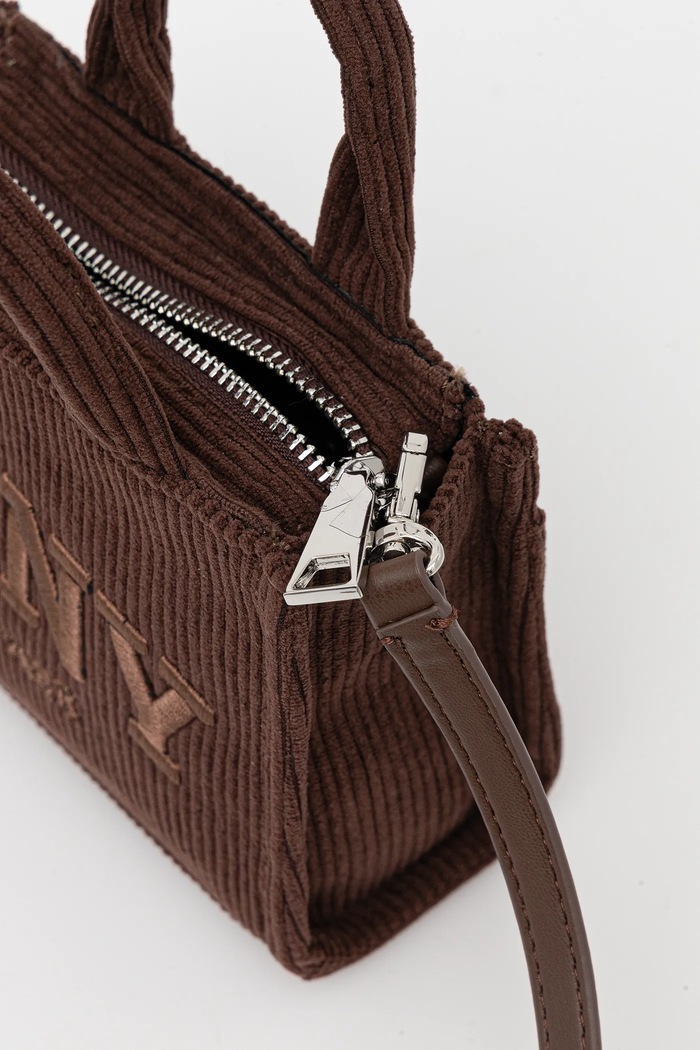 Κοτλέ τσάντα Dkny HADLEE R53ADM56 καφέ
