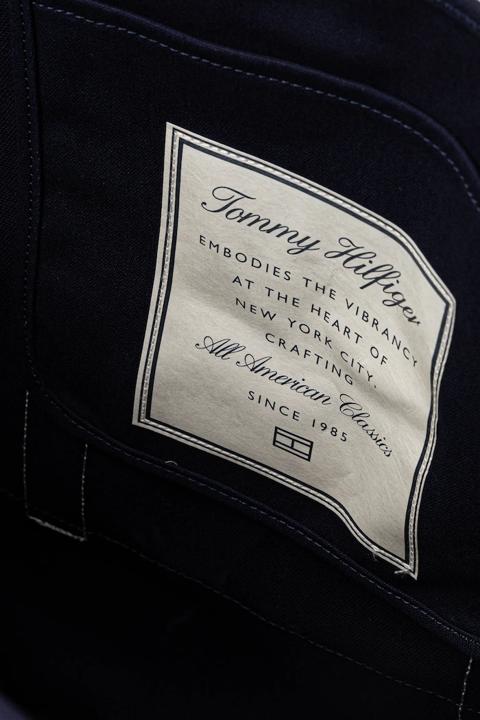 Taška Tommy Hilfiger 57 x 38 x 15 cm AM0AM13557 tmavomodrá