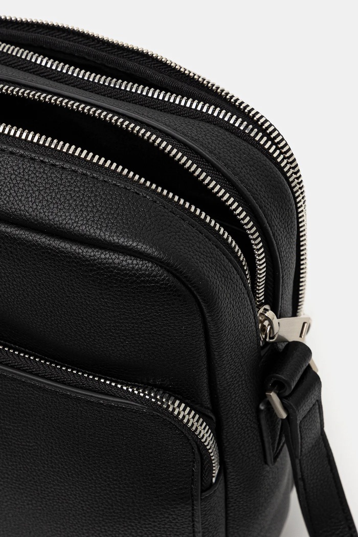 Taštička Calvin Klein LV04D3076G černá
