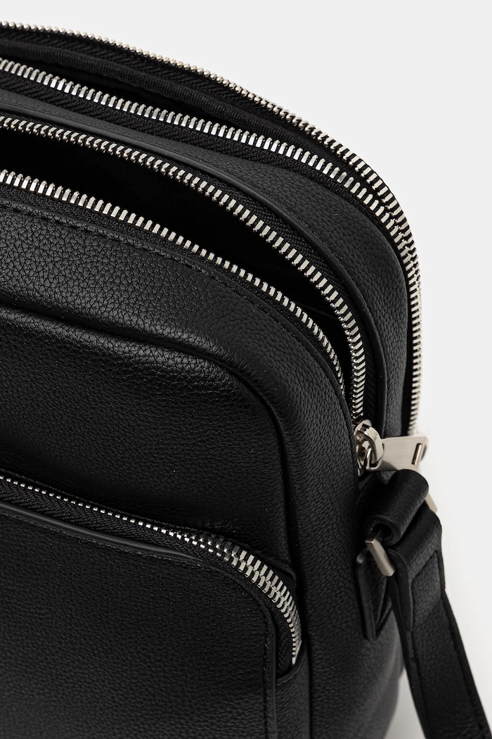 Taštička Calvin Klein LV04D3076G černá