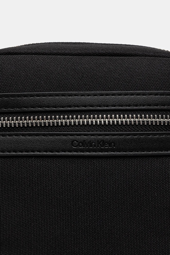 Taštička Calvin Klein černá LV04D3175G