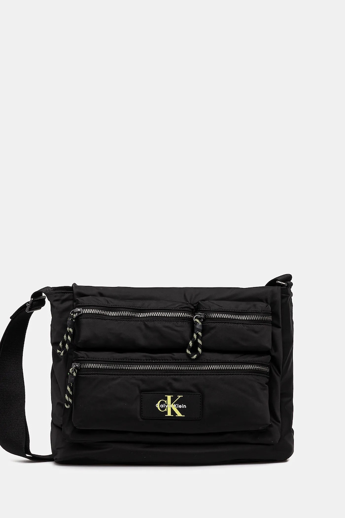 Calvin Klein mieści A4 czarny LV04G3147G