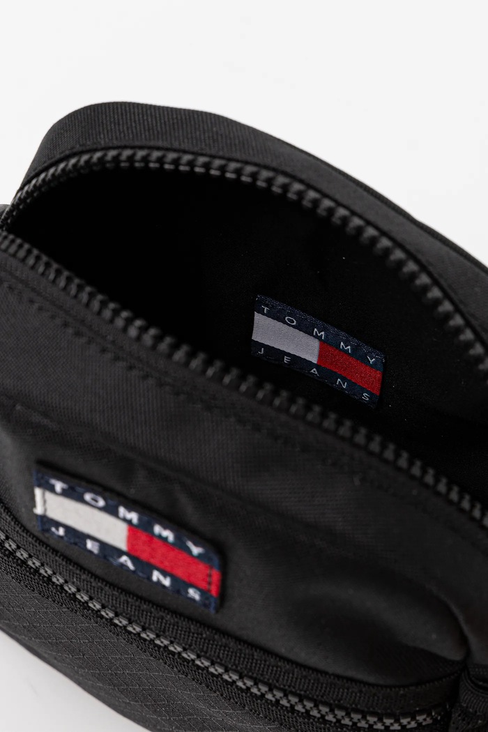 Tommy Jeans táska AM0AM13397 fekete