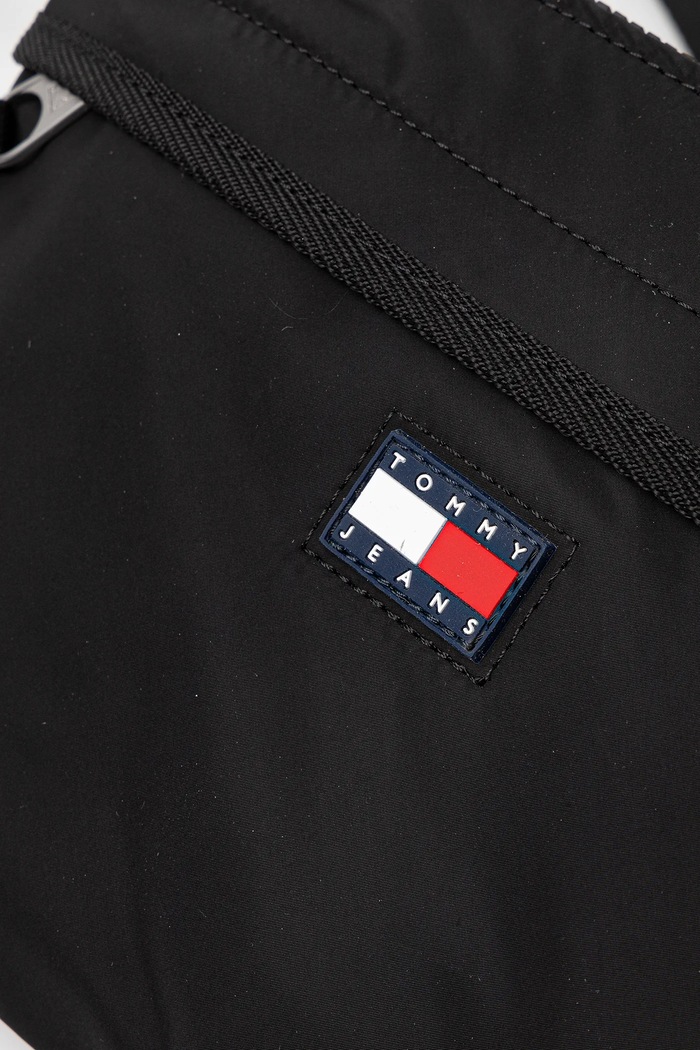 Tommy Jeans táska fekete AM0AM13558