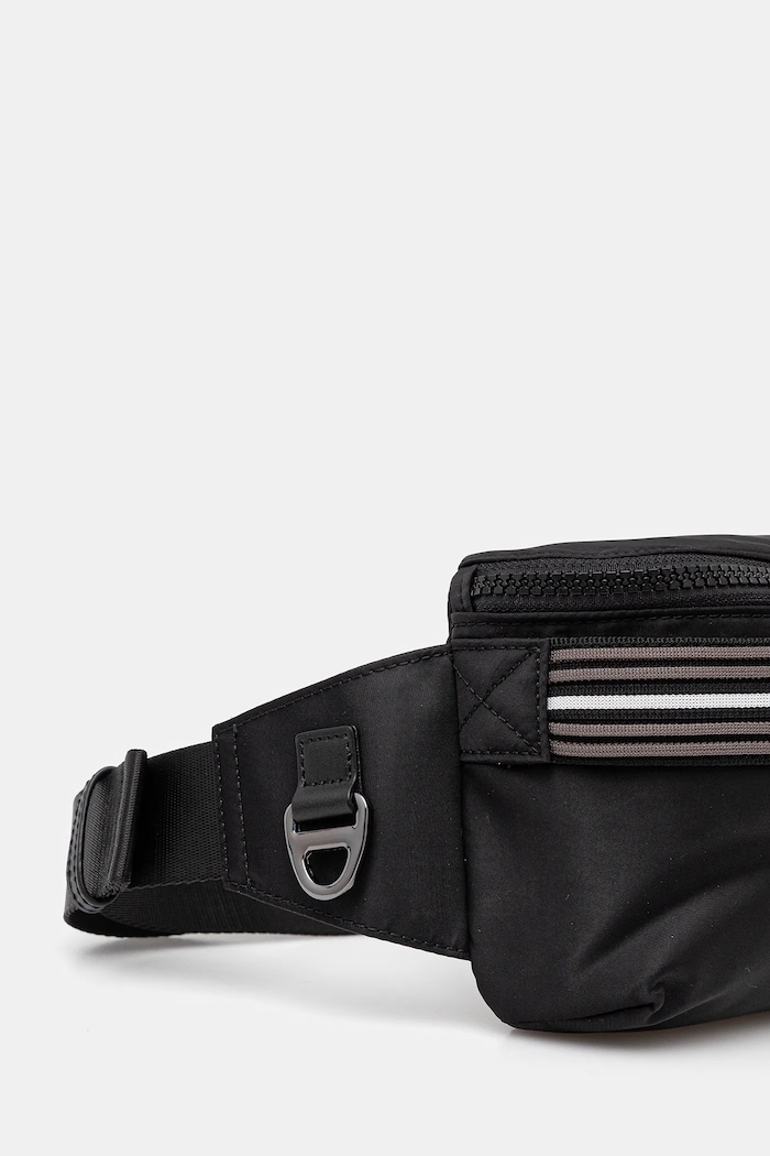 Ledvinka Armani Exchange XM001605.AF17206 černá AW25