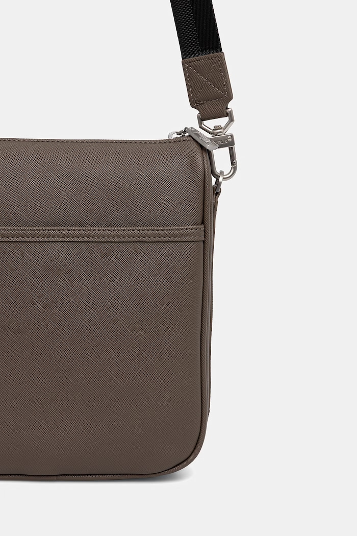 Doplnky Malá taška Guess MILANO HMMISA.P5417 hnedá